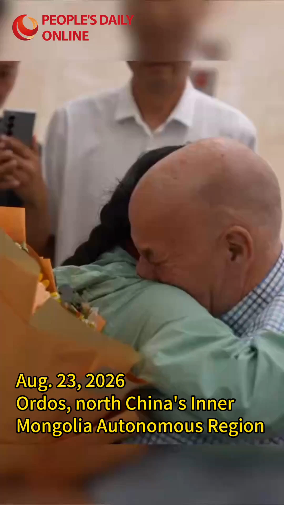 Tearful reunion! Desertification fighter Yin Yuzhen embraces American friend again after 26 years