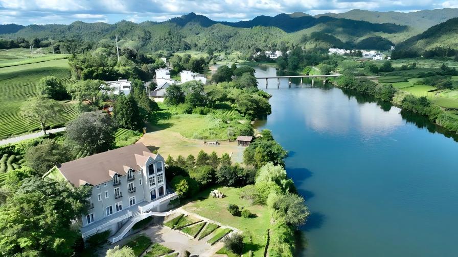 Rural tourism thrives in Wuyuan County, E China