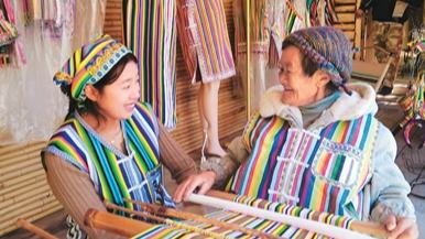 Young artisans breathe new life into China's traditional crafts