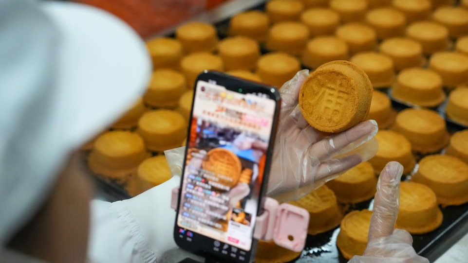 Mooncake producers work at full capacity ahead of Mid-Autumn Festival in Xuanwei, Yunnan