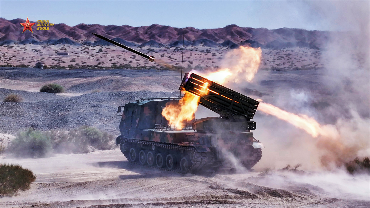 MLRS, howitzers fire in training