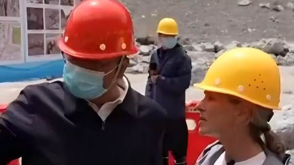 Foreign journalists invited for on-site reporting after mudslide hits China’s Gyirong Port