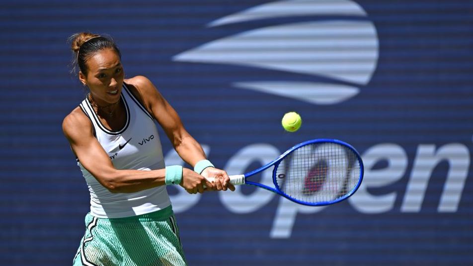 Zheng knocks out Swiatek to reach US Open quarters