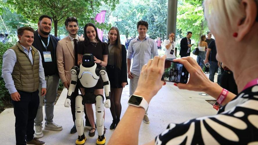 Global AI experts explore governance, innovation, applications at Budapest summit