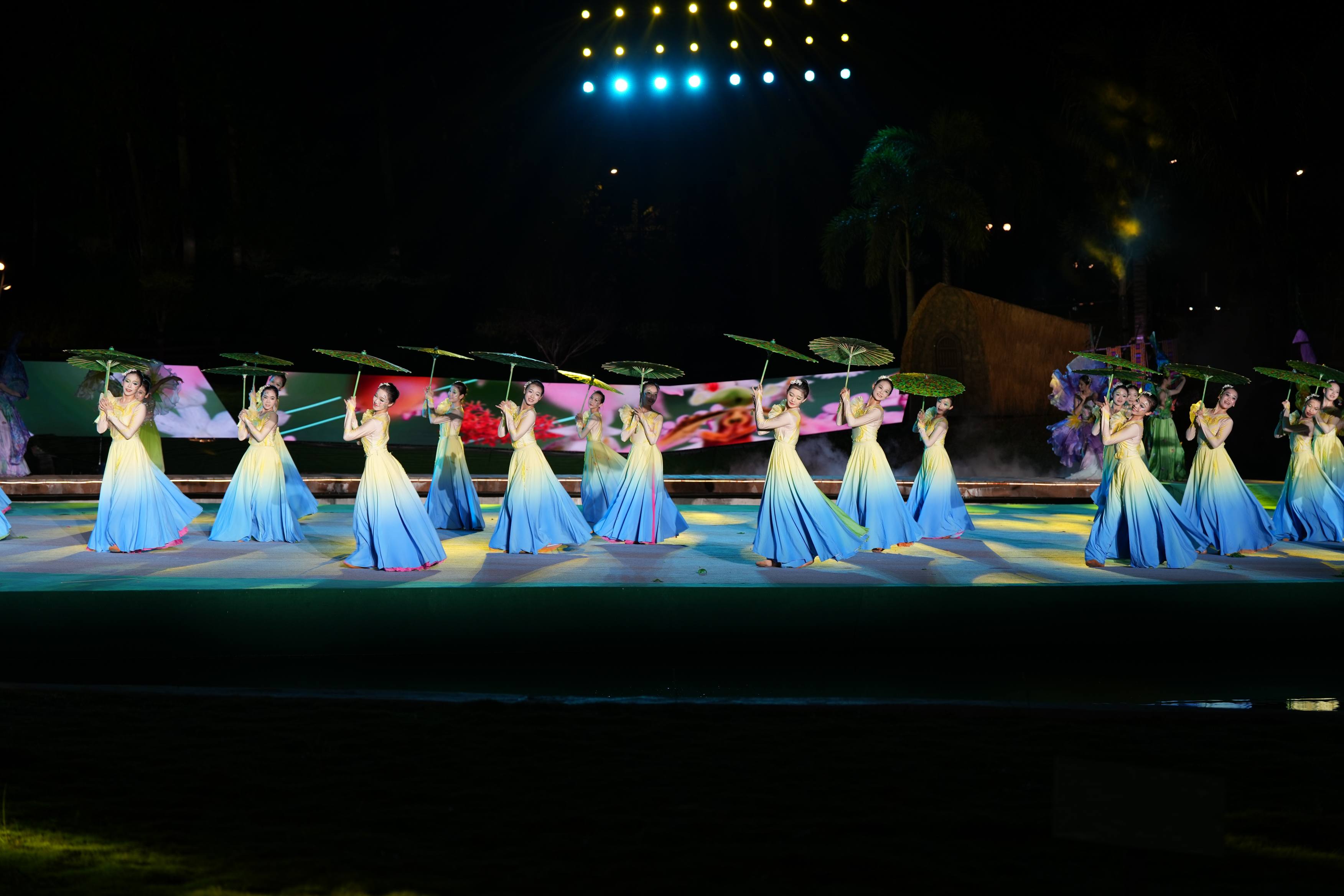 Rainforest experience event opens in Baoting, S China's Hainan