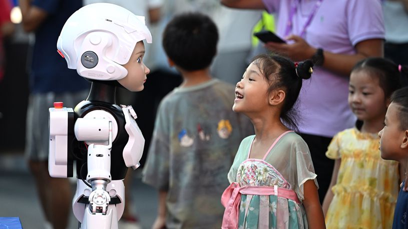 Intelligent robots showcased at 23rd China-ASEAN Expo
