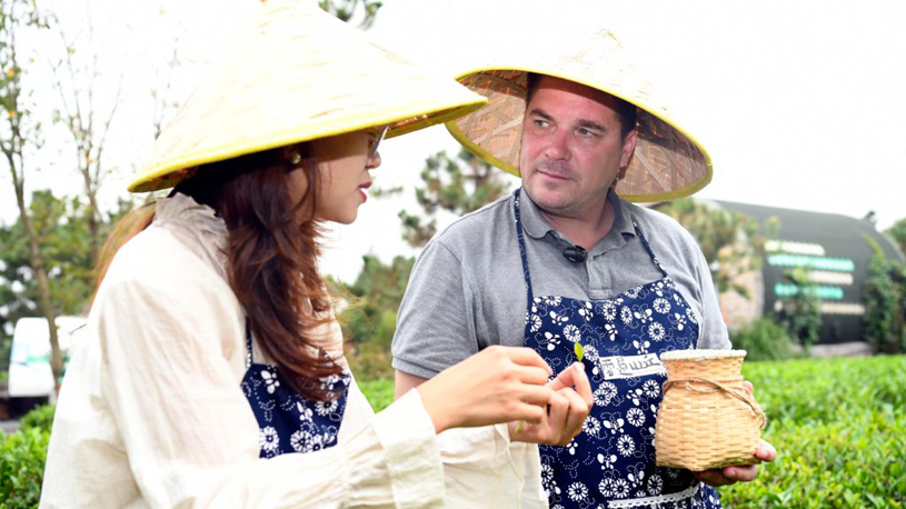 American vlogger experiences vibrant life in E China