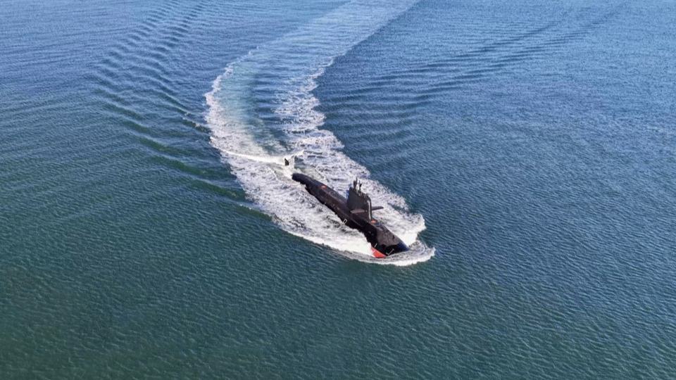 Submarine steams towards the sea