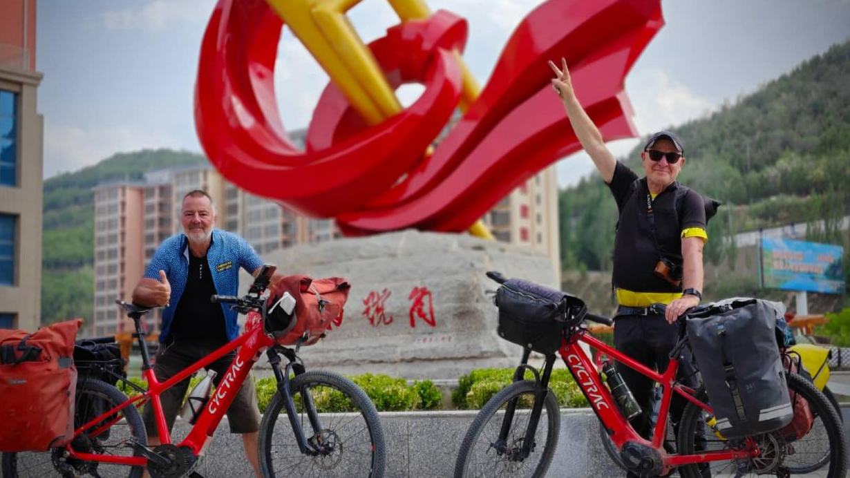 Two German writers retrace the Long March by bicycle