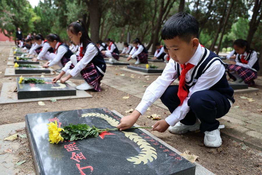Commemorative events held across China to mark Martyrs' Day