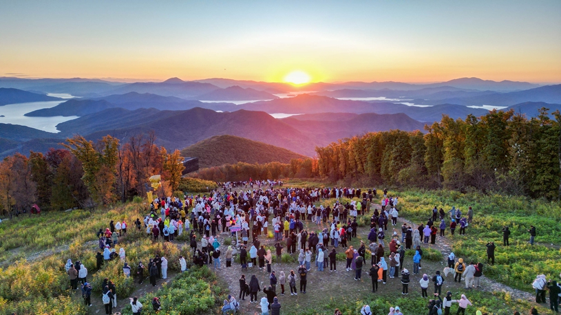 People step outdoors to enjoy National Day holiday
