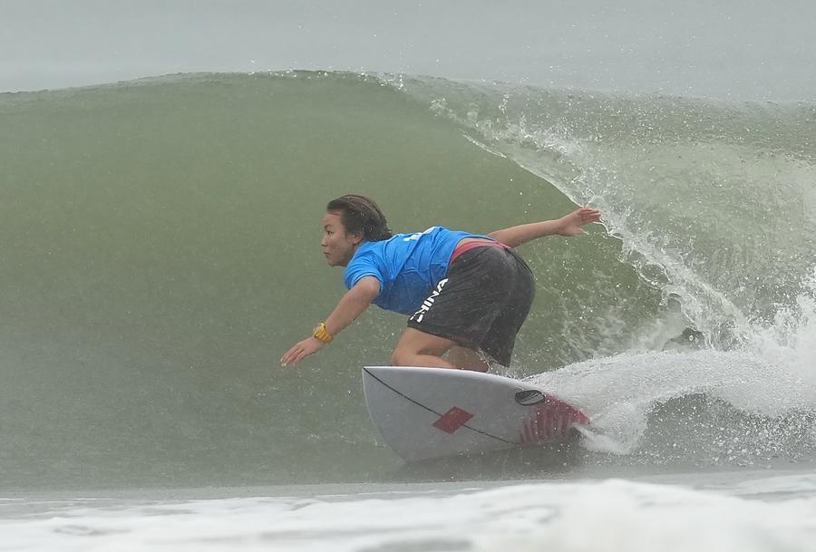 Yang Siqi of China competes during the women's shortboard gold medal match of Surfing against Ikeda Mirai of Japan at the 20th Asian Games Aichi-Nagoya 2026 in Tahara of Aichi Prefecture, Japan, Sept. 29, 2026. (Xinhua/Zhang Haobo)