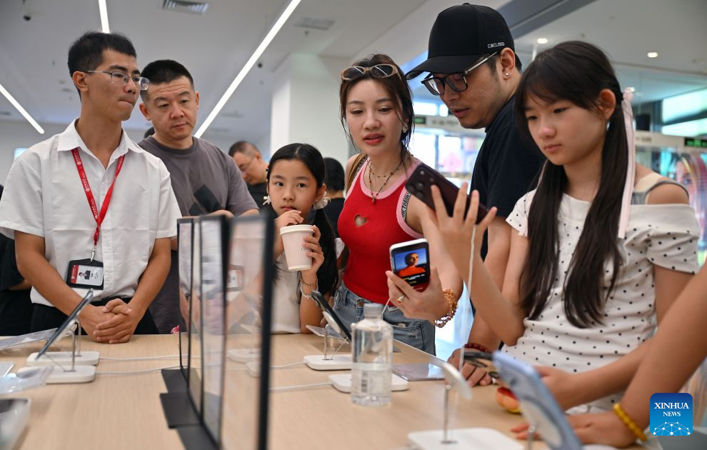 Visitors shop at Sanya International Duty-Free Shopping Complex in Sanya, south China's Hainan Province, Oct. 2, 2026.  During the first National Day holiday since the launch of the island-wide special customs operations at Hainan Free Trade Port (FTP), the tropical island has offered visitors from home and abroad a diverse range of experiences -- from duty-free shopping and local food to historic neighborhoods and the distinctive lifestyle of fishing communities. (Xinhua/Guo Cheng)