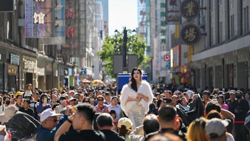 Drama feast unfolds in N China's Tianjin during National Day holiday