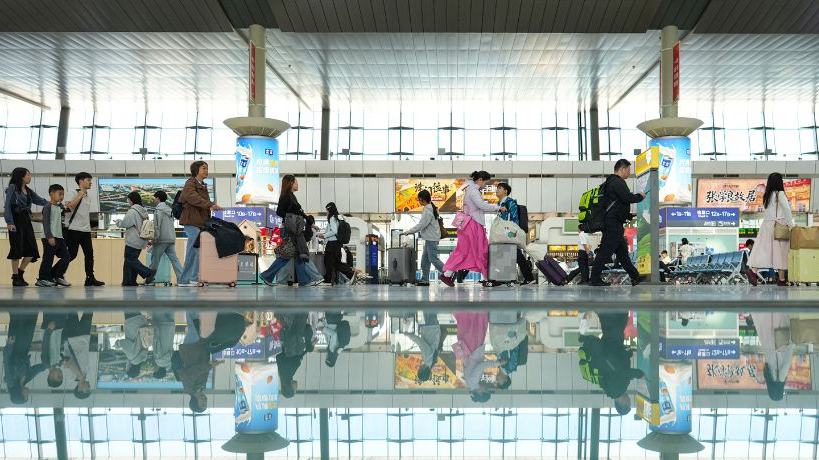 China's railways see holiday return peak amid vibrant tourism market
