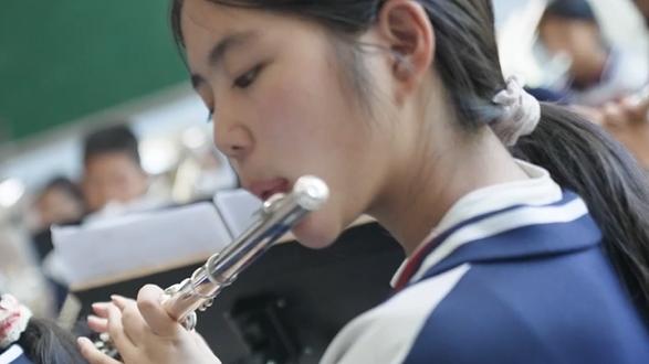 A grassland child's musical dream