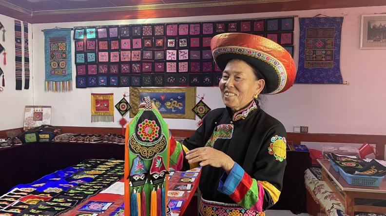 Coiled embroidery of Tu ethnic group weaves a thriving industry