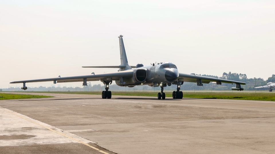 H-6J bombers in training
