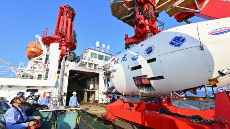 China's manned deep-sea submersible Jiaolong prepares to dive in western Pacific Ocean