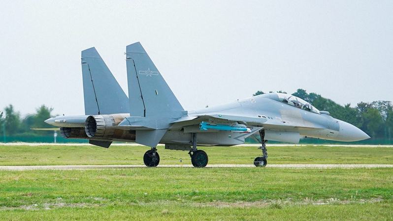 J-16 fighter jets soaring in the sky