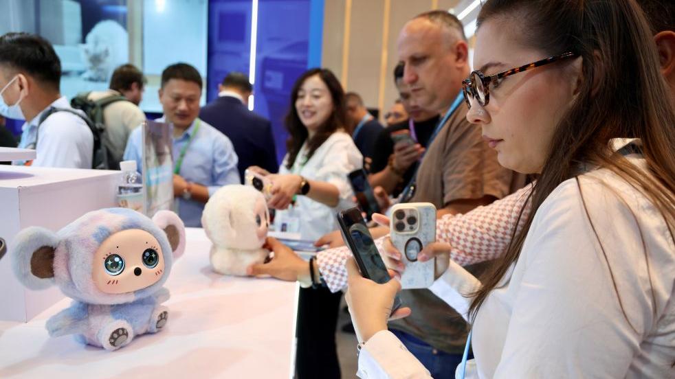 A glimpse of 140th Canton Fair in S China's Guangzhou
