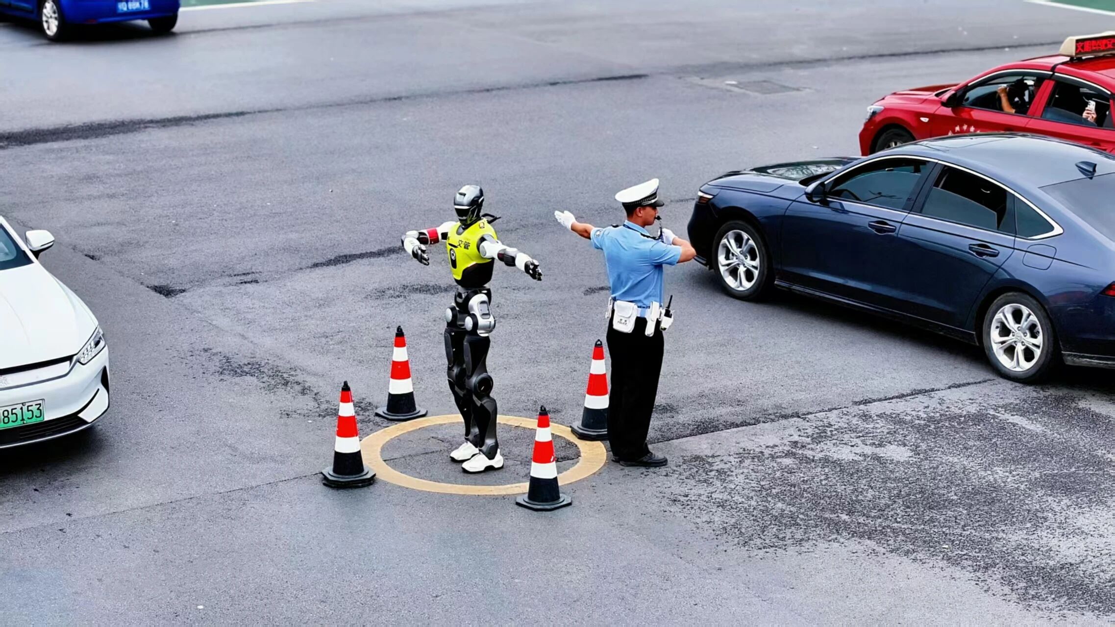 Smart traffic police robot directs traffic in Jingzhou, C China's Hubei