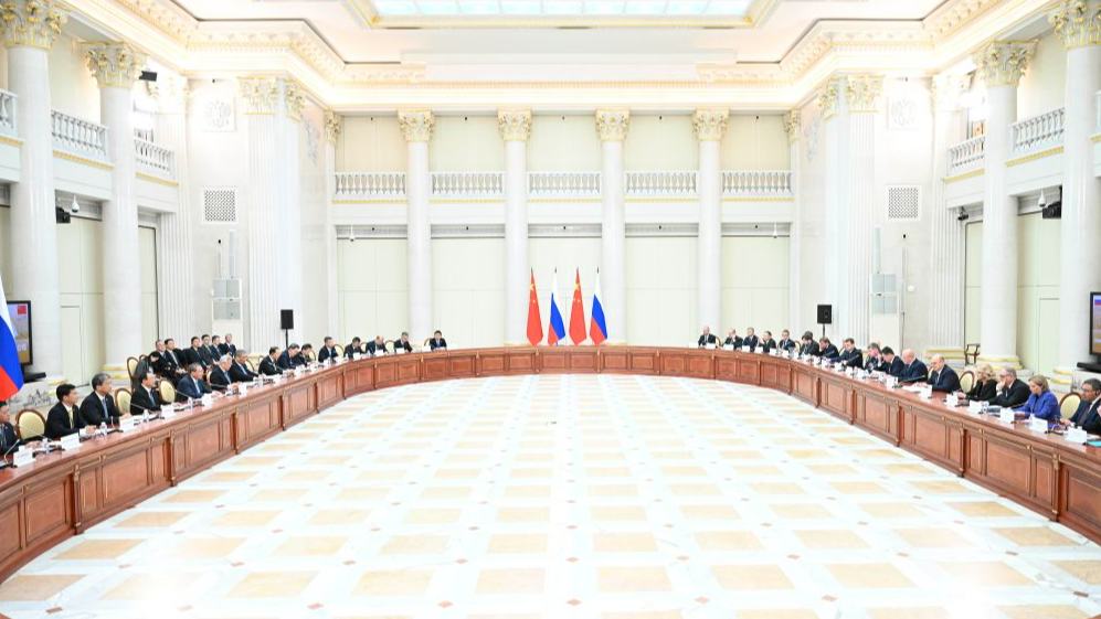 Chinese premier says China, Russia work side by side in complex, turbulent world