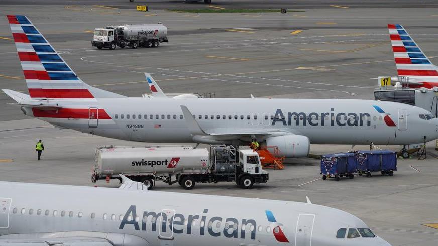 High fuel costs squeeze major U.S. airlines' profits despite strong revenues