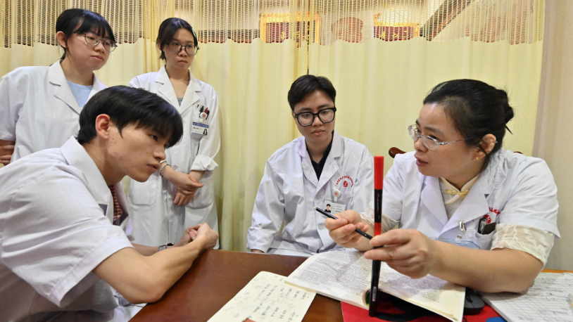 Vietnamese student bridges China and Vietnam through traditional Chinese medicine