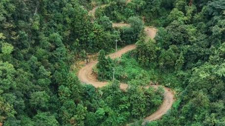 Winding mountain road in Hunan resembles a giant snake