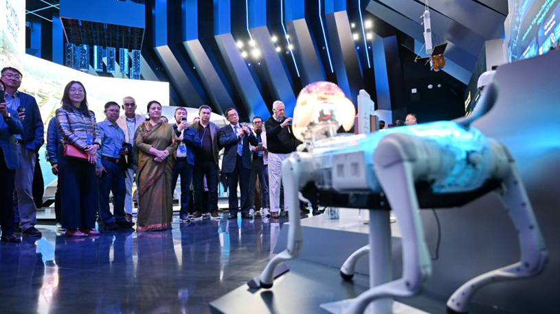 Participants of 2026 Global Governance Forum (Xiong'an) visit Xiong'an New Area