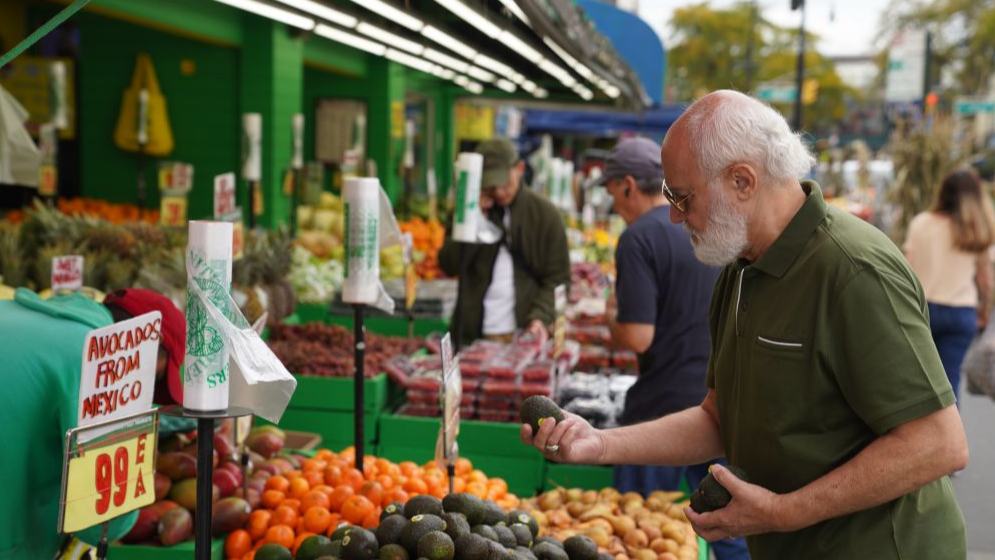 U.S. consumer sentiment falls, inflation expectations fly high
