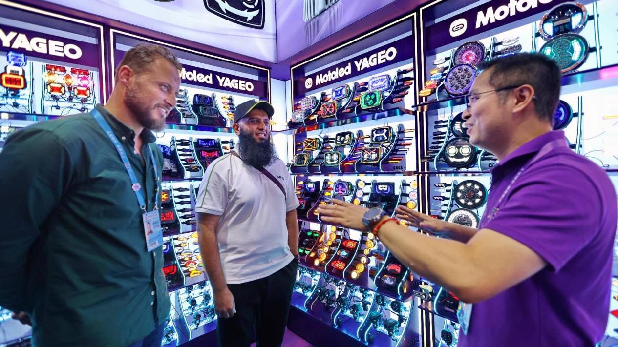 At China's Canton Fair, foreign buyers seek more than products