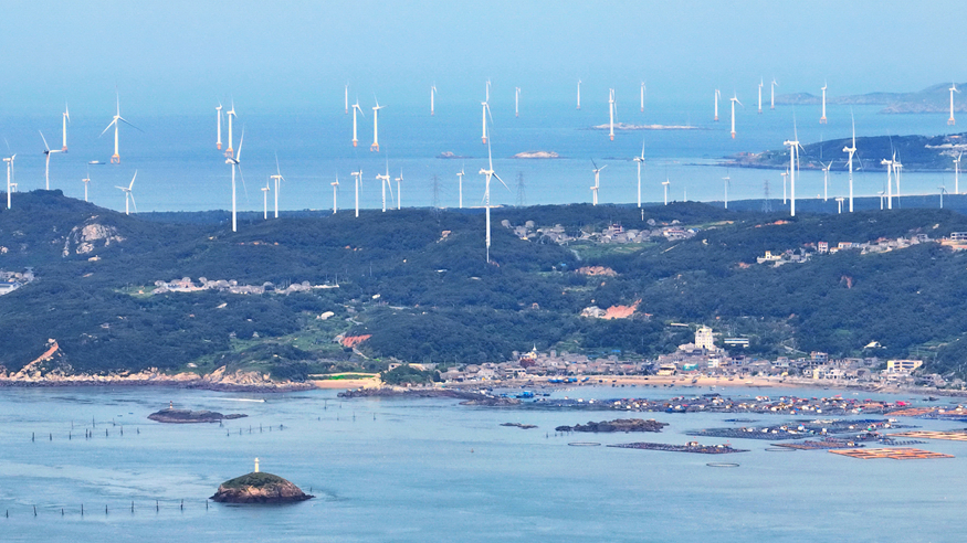 China's wind and solar power capacity tops 2 billion kW