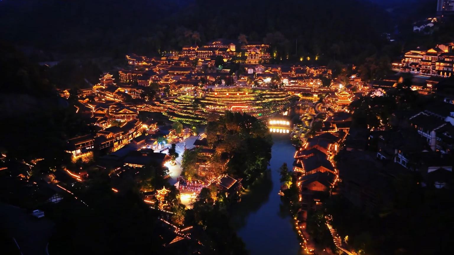 Night lights up Wujiangzhai scenic spot in Guizhou