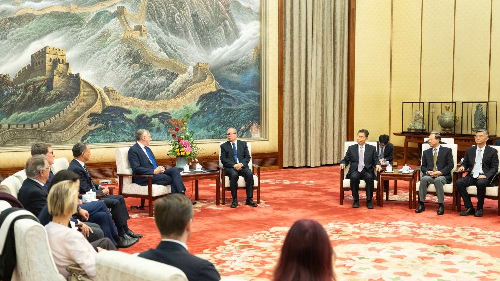 Senior Chinese legislator meets European Parliament trade committee delegation