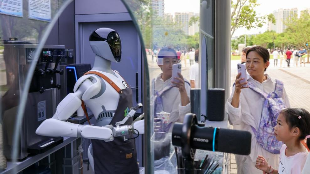 Shenzhen pushes embodied intelligent robots into real-world use