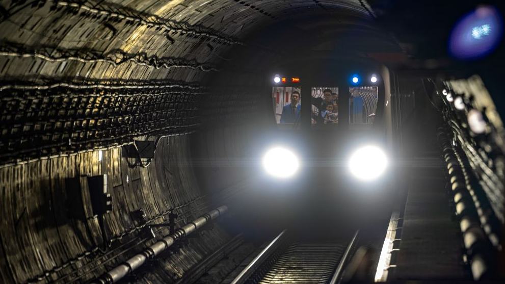 China's longest metro loop line enters full operation in Wuhan