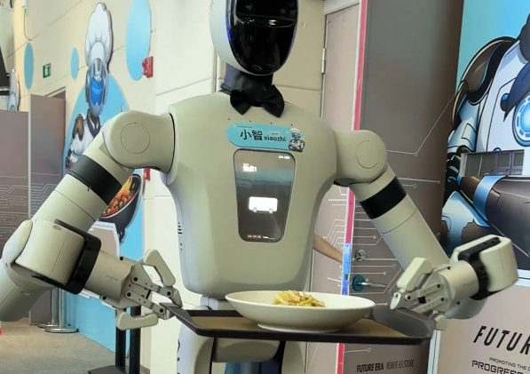 The future is here | An Italian unlocks futuristic daily life in Shenzhen