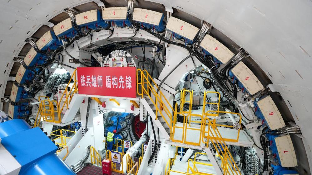 Shield-driven excavation work on Taihu Lake tunnel section of Wuxi-Yixing S2 Line officially begins