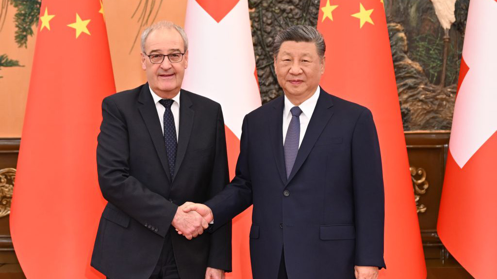 Xi meets president of Swiss Confederation, calling for more certainty for China-Europe economic, trade cooperation