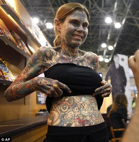 worlds most tattooed woman flaunts her body art (2)