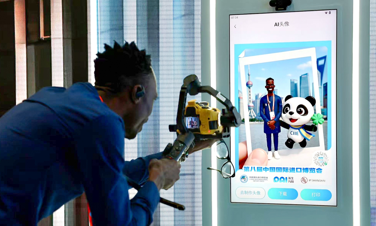 A media reporter takes photo of his AI-generated avatar at the media center of the China International Import Expo (CIIE) in Shanghai on November 25, 2025. Photo: Chen Xia/GT