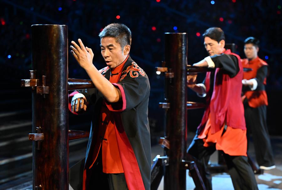 9 نومبر 2025۔ چین کے 15ویں قومی کھیلوں کی افتتاحی تقریب کے دوران مارشل آرٹ کے ماہر ، چین کا روایتی مارشل آرٹ وِنگ چھون پرفارم کر رہے ہیں۔ (شنہوا/شیاو ای جیو )